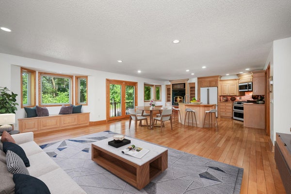 2015 UPTON AVE S, MINNEAPOLIS, MN 55405 - Image 1d1d656d1c6212294c8aff8dd772fcfe/3420922393