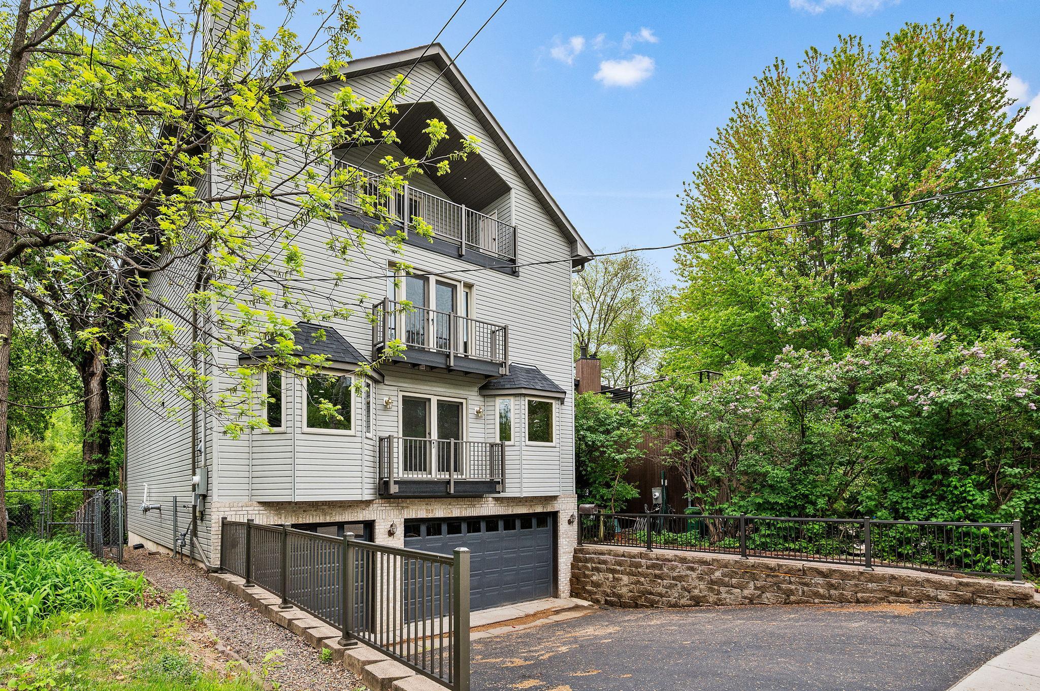 2015 Upton Avenue S
