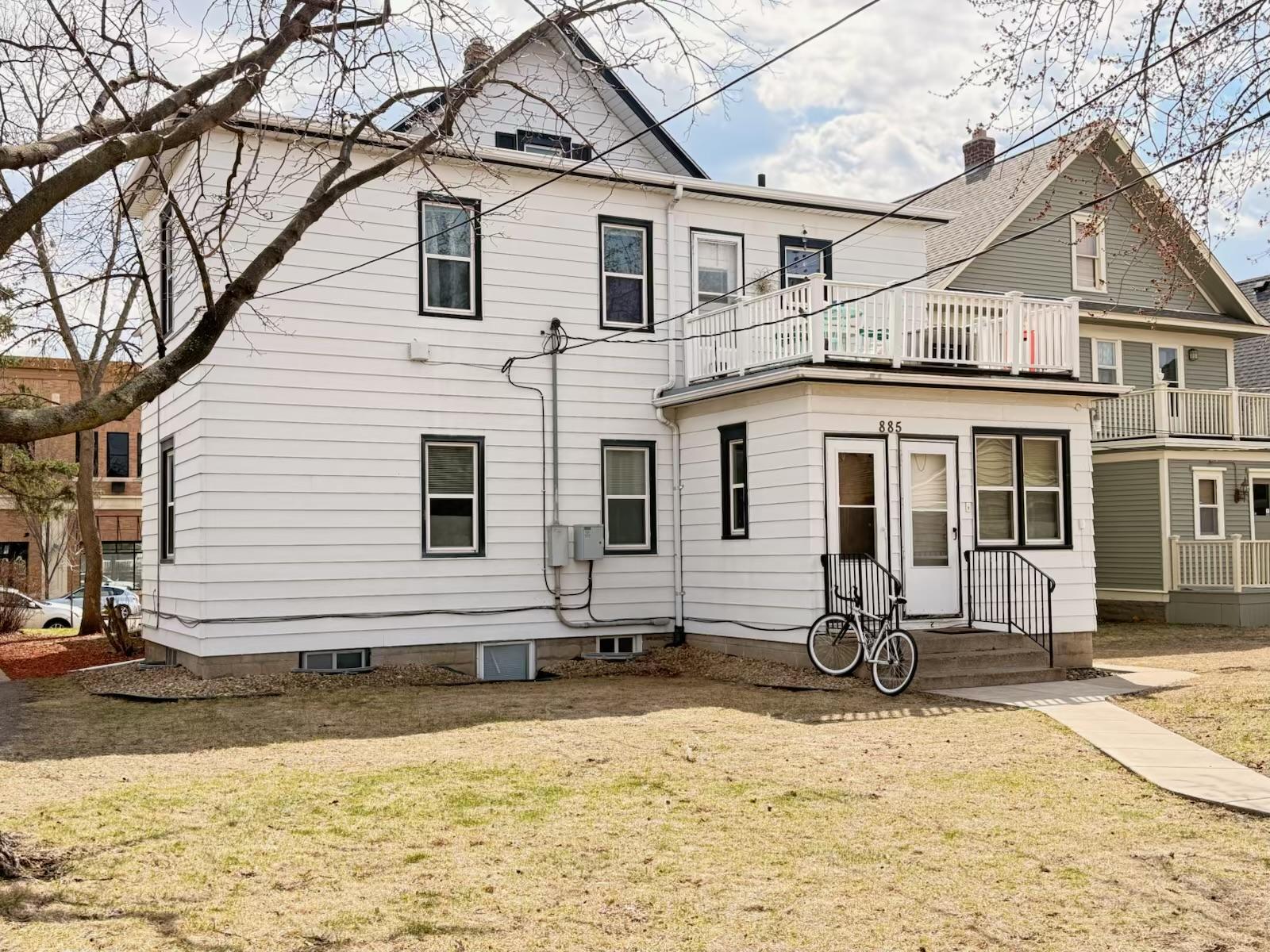 885 Grand Avenue