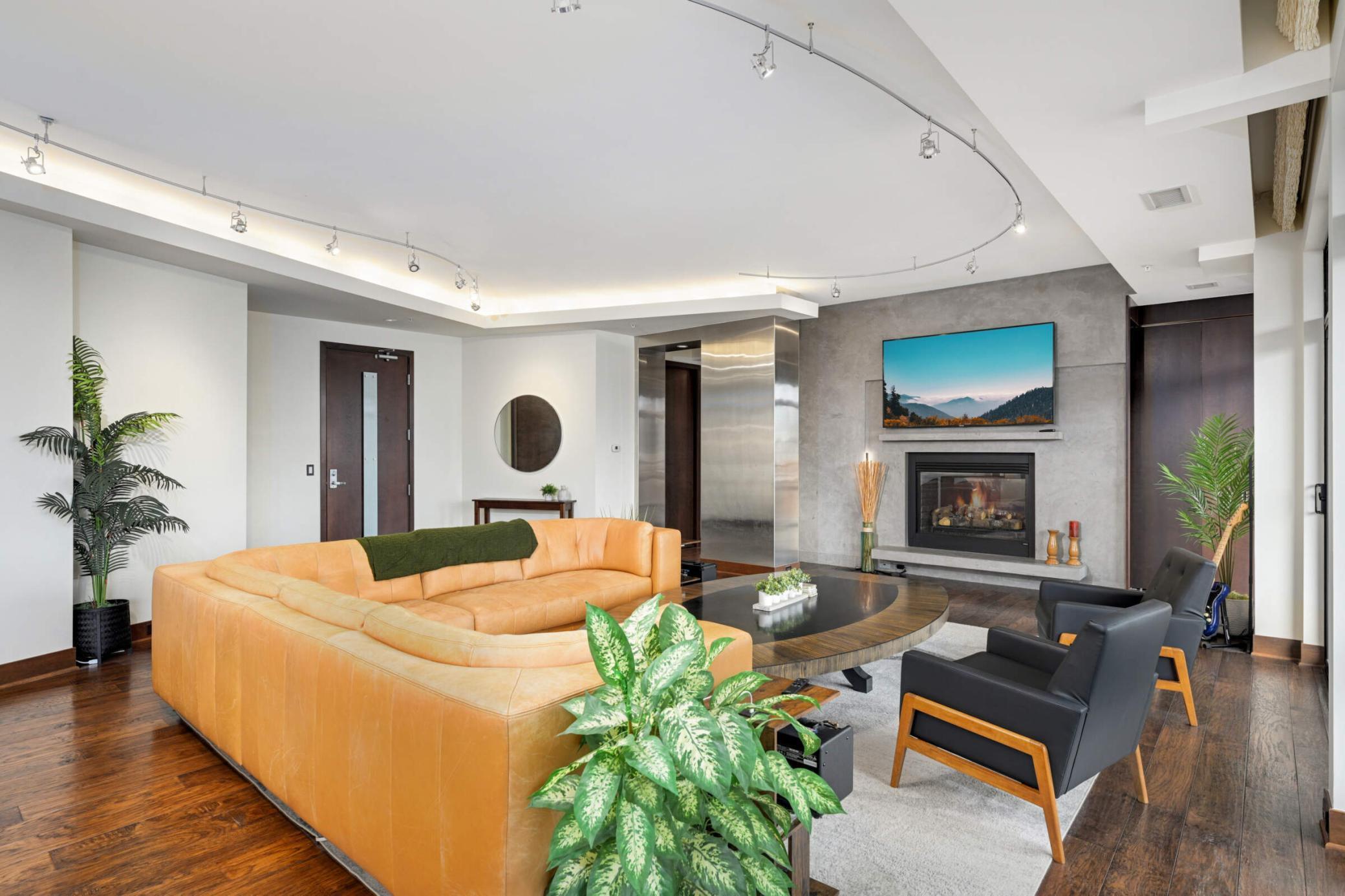 317 Groveland Avenue 700