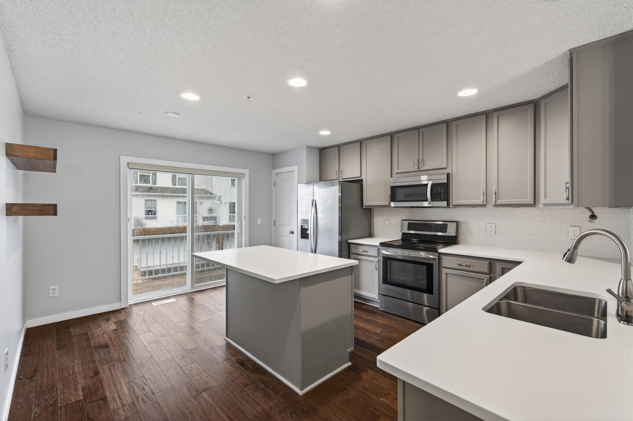 900 Ledgestone Drive