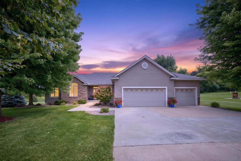 Photo of 1442 30th Street NW, Austin, MN 55912 (MLS # 7132171)