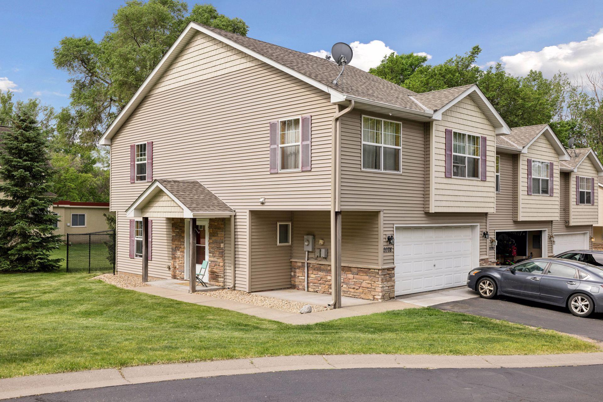 Photo 1 of 10 — 2078 Shryer Court E, North Saint Paul, MN 55109