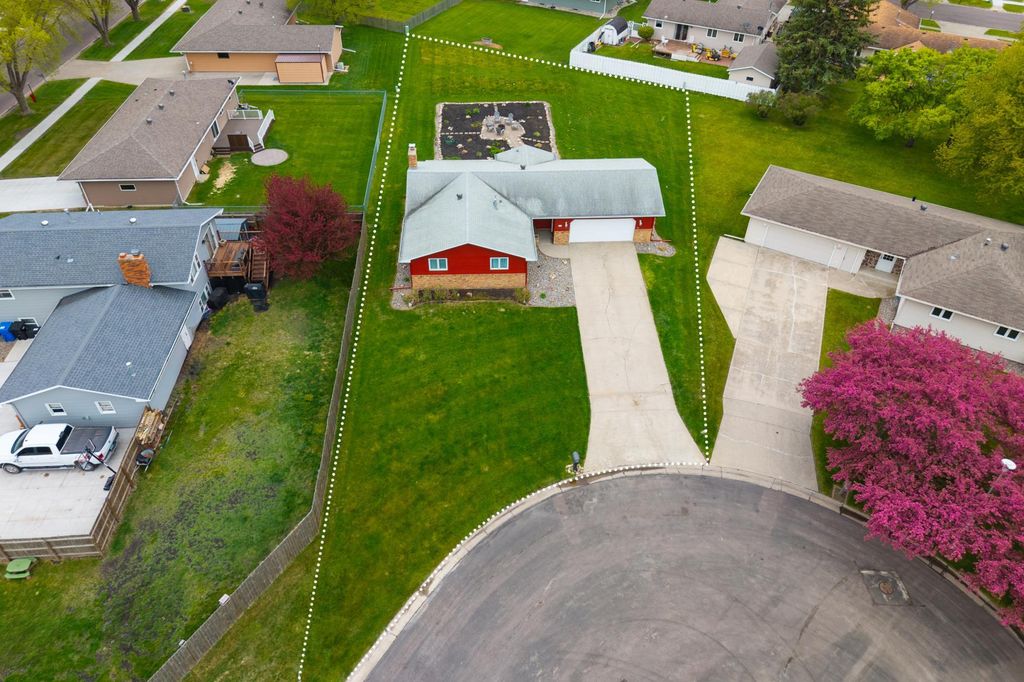 Photo of 1437 E Gateway Circle S, Fargo, ND 58103 (MLS # 7076267)