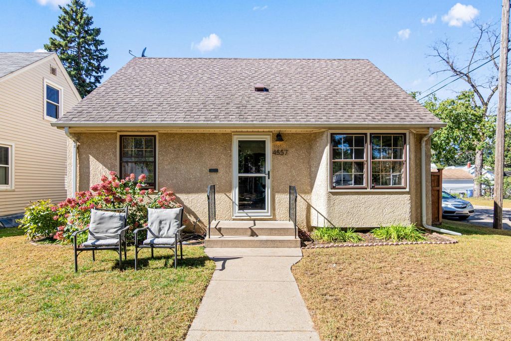 Photo of 4557 Queen Avenue N, Minneapolis, MN 55412 (MLS # 7026781)