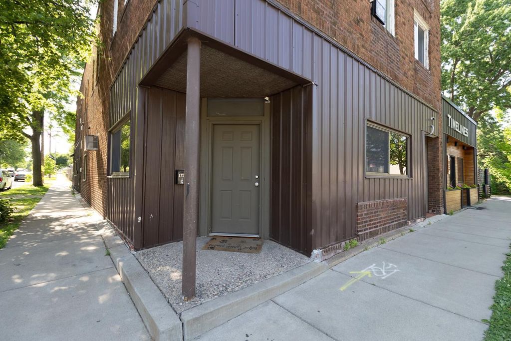 Photo of 1321 Payne Avenue E, Saint Paul, MN 55130 (MLS # 7085772)