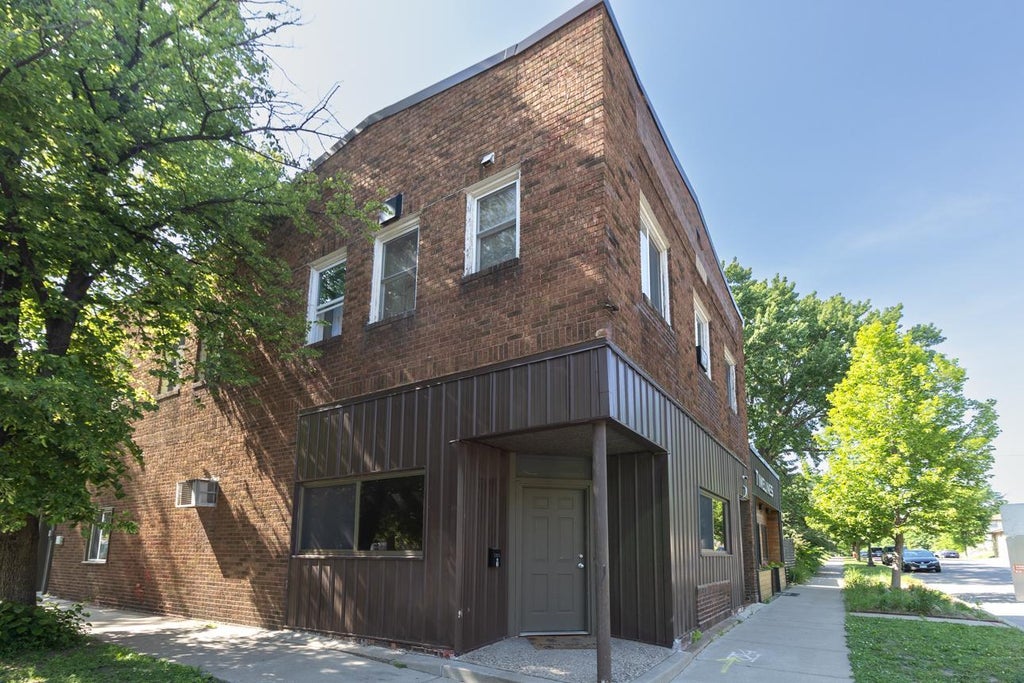 Photo of 1321 Payne Avenue E, Saint Paul, MN 55130 (MLS # 7085772)