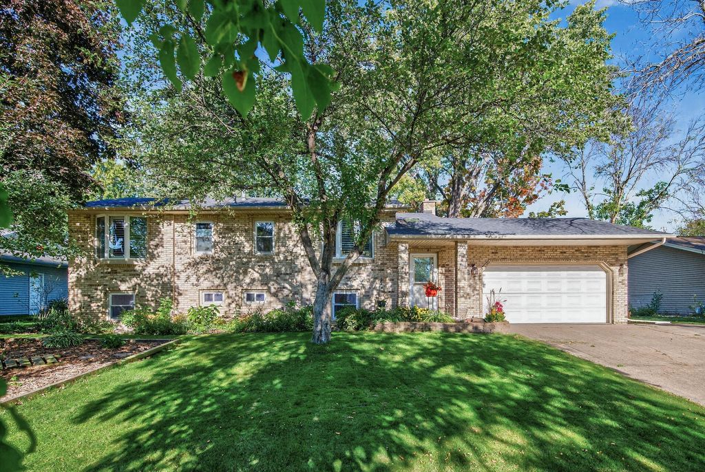 Photo of 2701 107th Avenue NW, Coon Rapids, MN 55433 (MLS # 7025148)