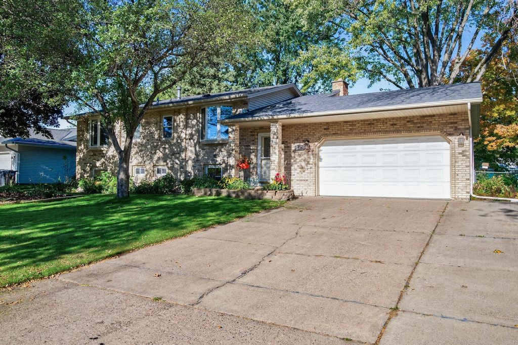Photo of 2701 107th Avenue NW, Coon Rapids, MN 55433 (MLS # 7025148)