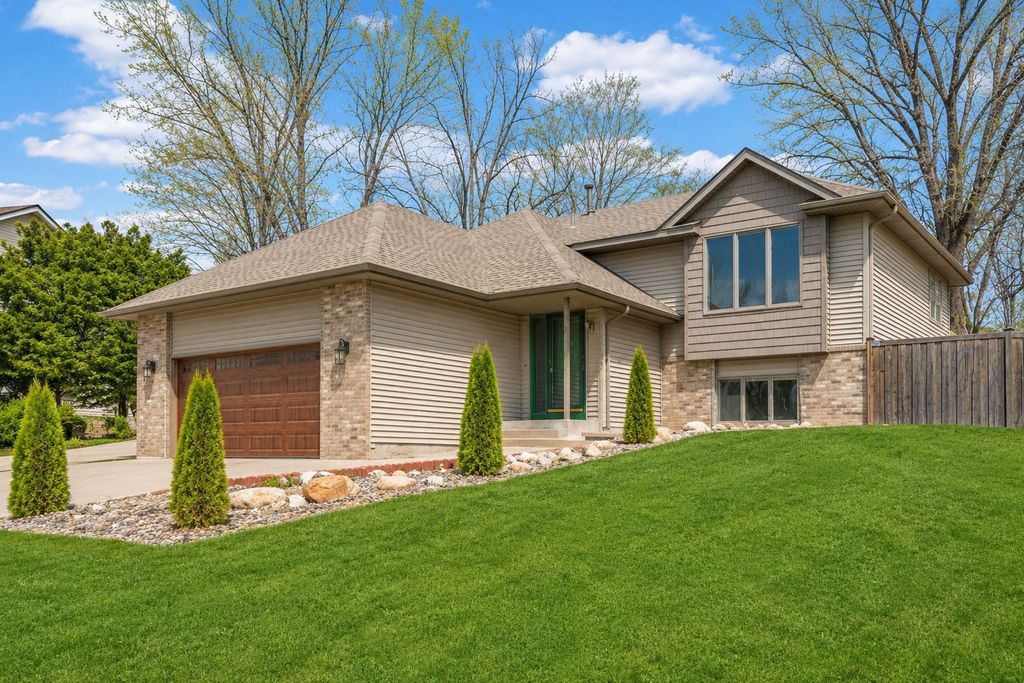 Photo of 2916 Frank Street, Maplewood, MN 55109 (MLS # 7081900)