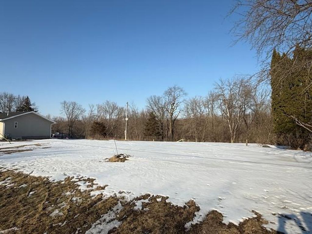 Photo of 916 Jefferson Drive, Zumbrota, MN 55992 (MLS # 7018346)