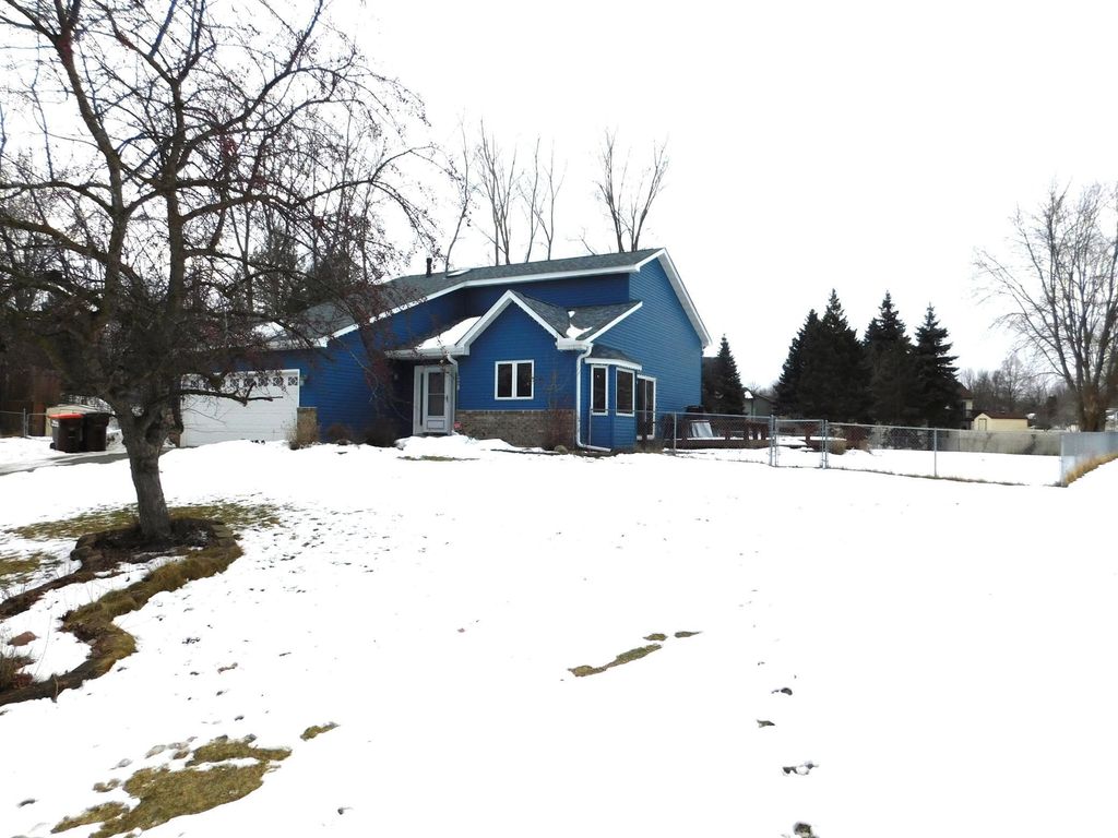 Photo of 6691 13th St Circle N, Oakdale, MN 55128 (MLS # 7009494)