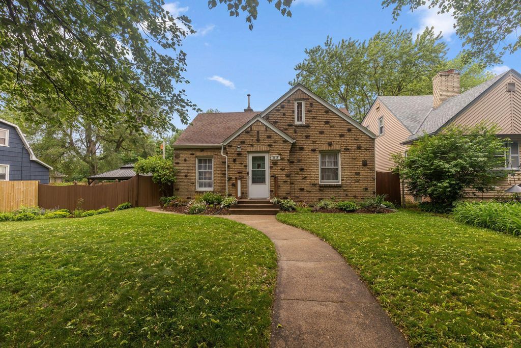 Photo of 3915 Regent Avenue N, Robbinsdale, MN 55422 (MLS # 7086803)