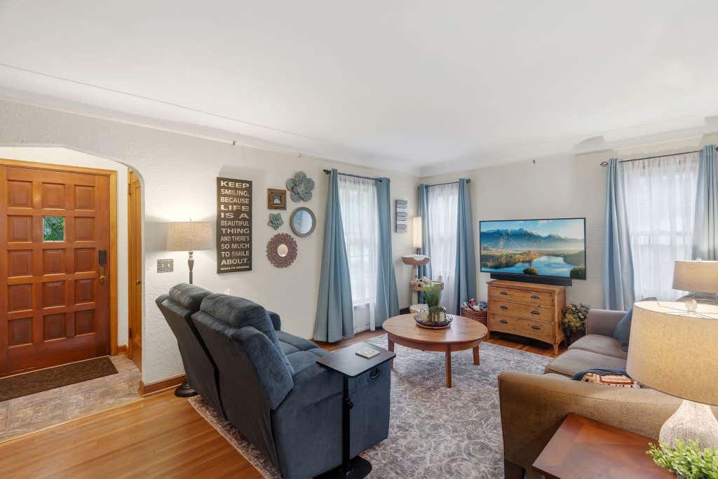 Photo of 3915 Regent Avenue N, Robbinsdale, MN 55422 (MLS # 7086803)