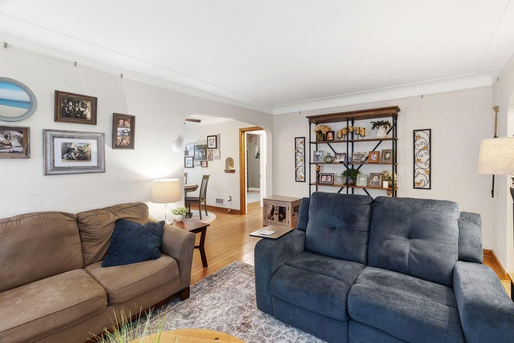 Photo of 3915 Regent Avenue N, Robbinsdale, MN 55422 (MLS # 7086803)