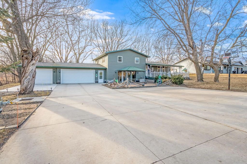 Photo of 600 Plum Avenue, Windom, MN 56101 (MLS # 7026224)