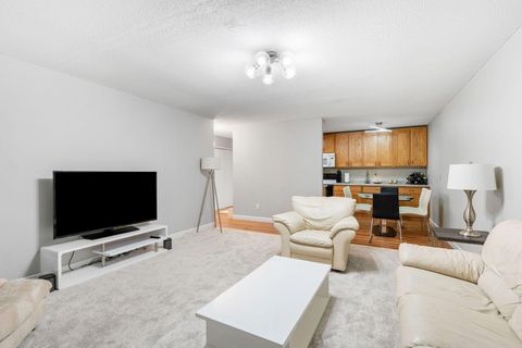 2009 E 122nd Street C8 Burnsville MN 55337