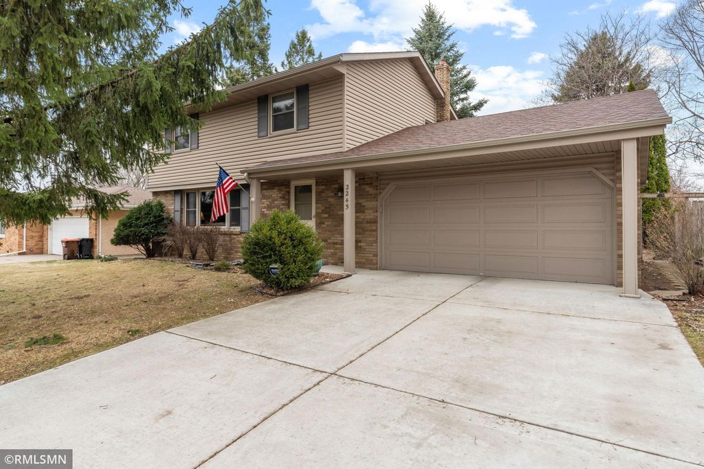 Photo of 2245 Maple Lane E, Maplewood, MN 55109 (MLS # 7040936)