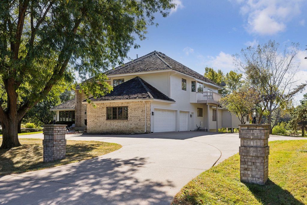 Photo of 3 Hill Farm Circle, North Oaks, MN 55127 (MLS # 6780160)