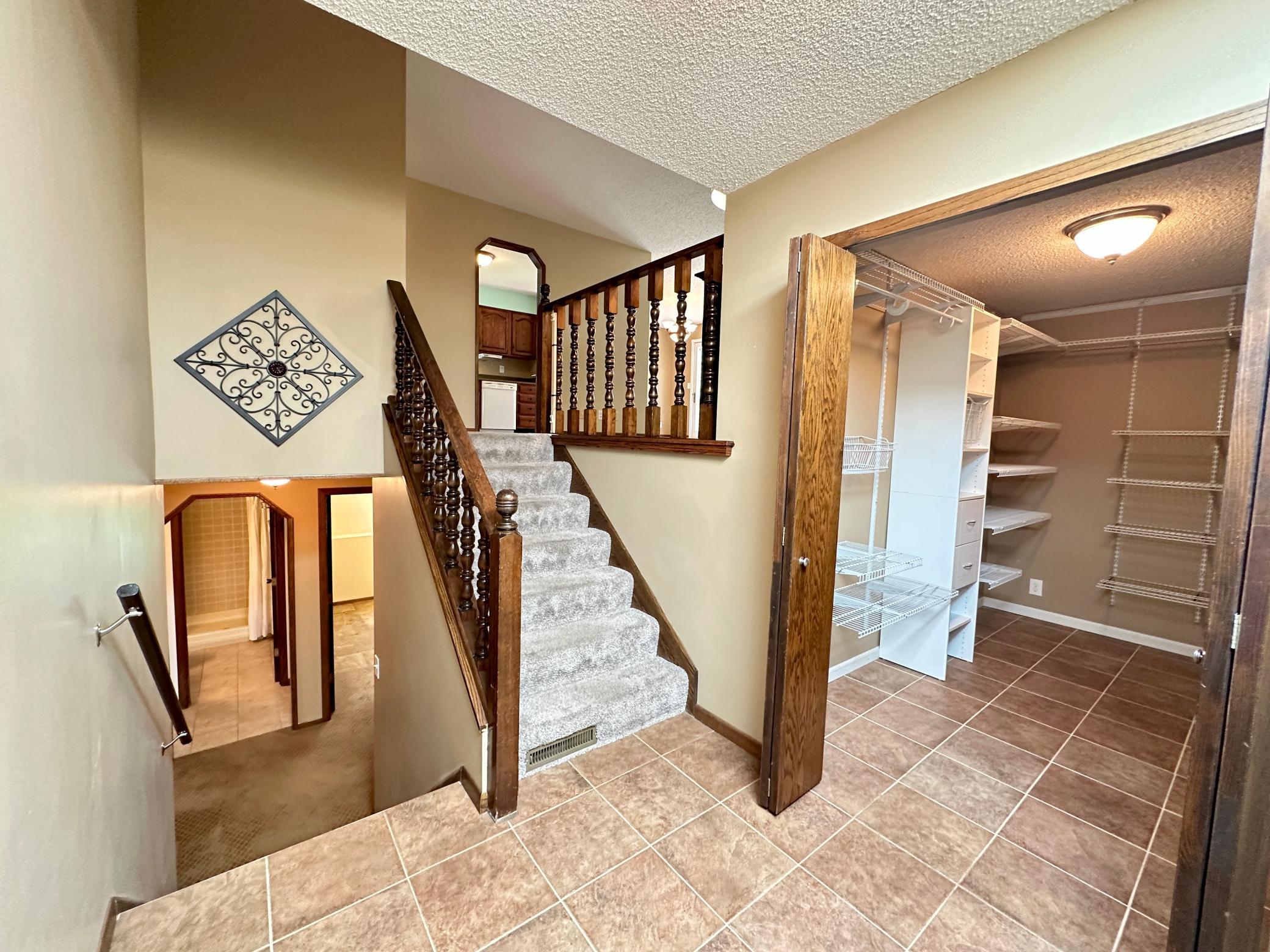 7779 Meadowview Trail