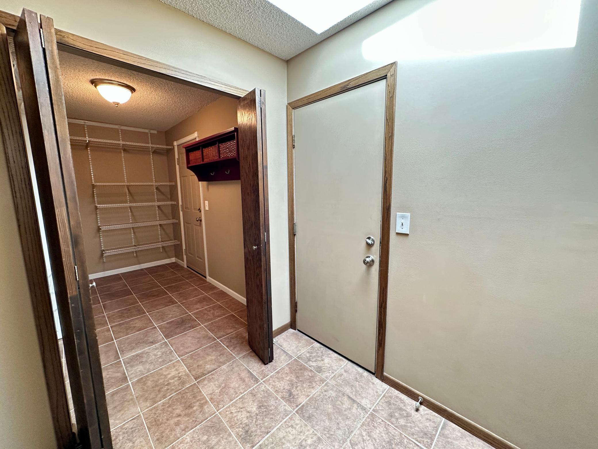7779 Meadowview Trail