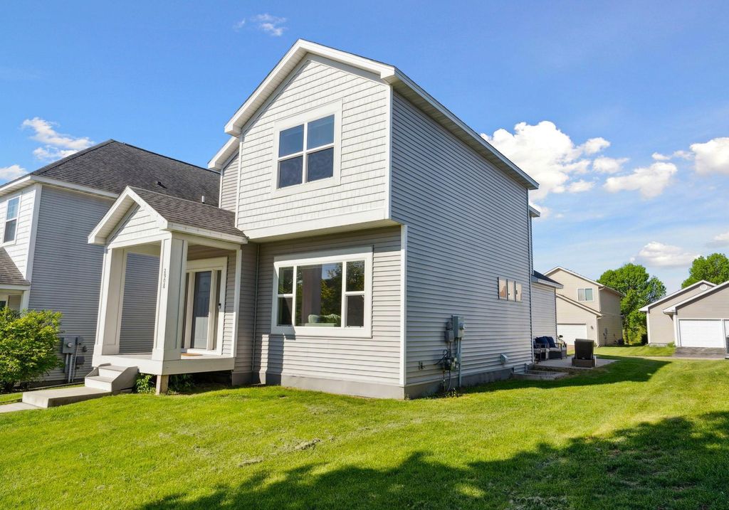 Photo of 2908 Mark Twain Drive, Chaska, MN 55318 (MLS # 6822658)