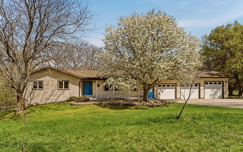 Photo of 5955 Meadow Drive SE, Rochester, MN 55904 (MLS # 7063511)