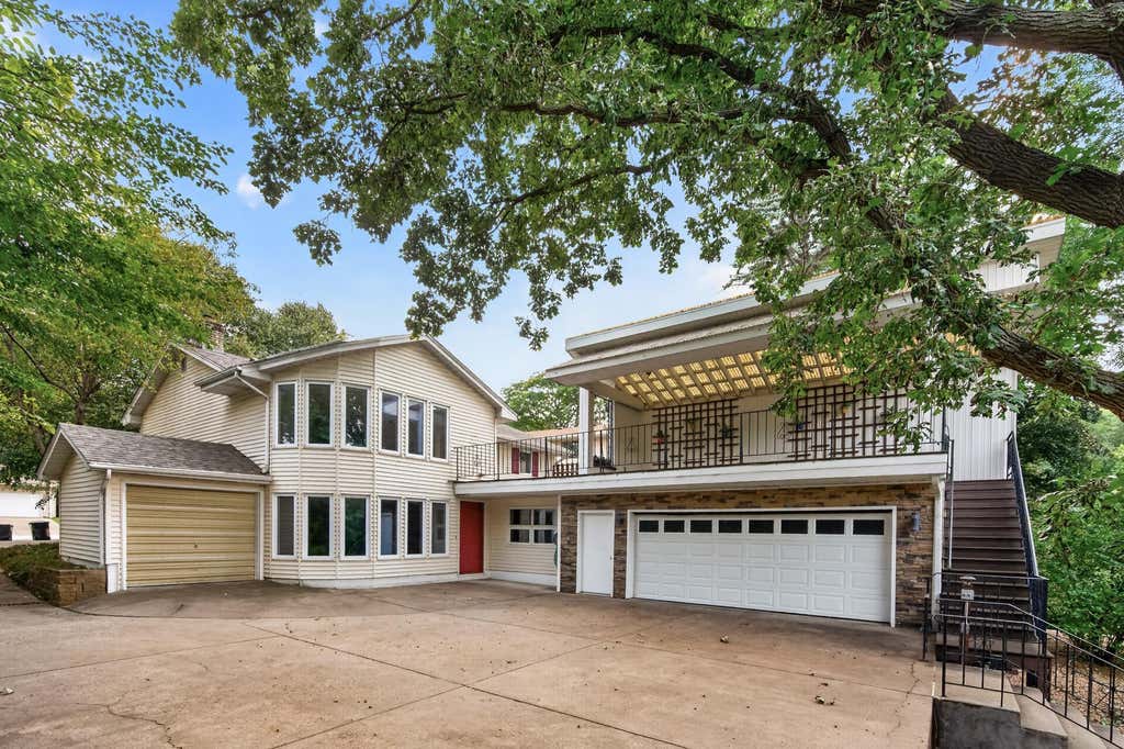 Photo of 2200 Mounds Avenue, New Brighton, MN 55112 (MLS # 7132998)