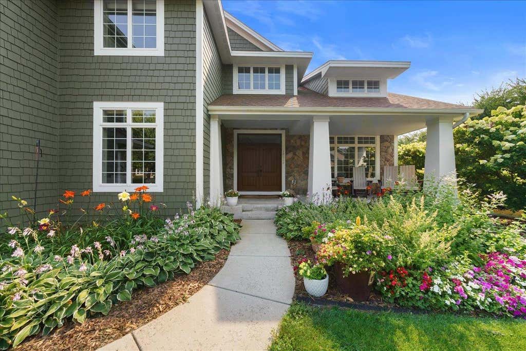 Photo of 10614 Maple Boulevard, Woodbury, MN 55129 (MLS # 7125493)