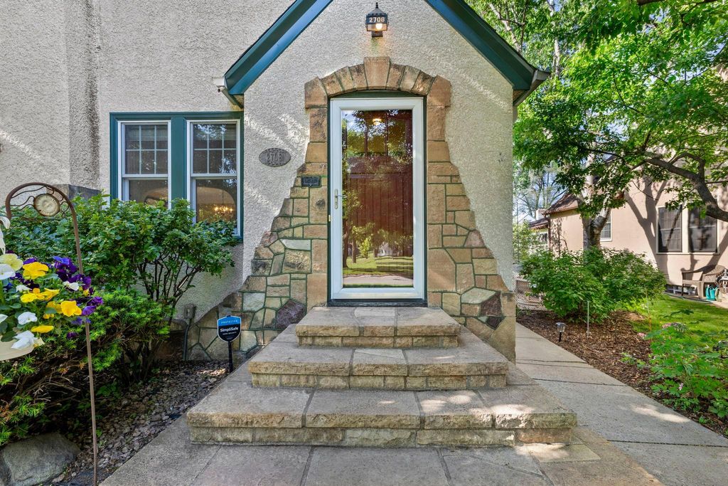 Photo of 2708 Victory Memorial Drive, Minneapolis, MN 55412 (MLS # 7080072)