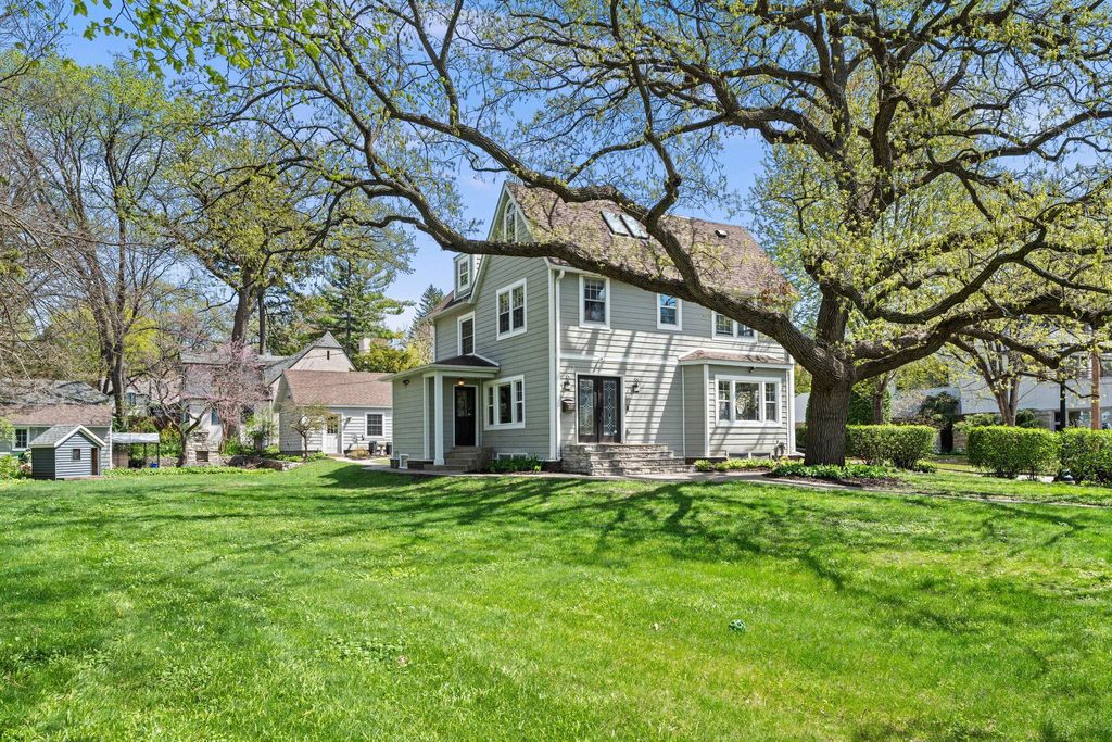 Photo of 1633 E River Parkway, Minneapolis, MN 55414 (MLS # 7064672)