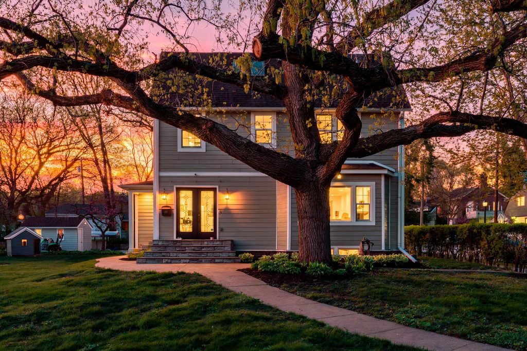 Photo of 1633 E River Parkway, Minneapolis, MN 55414 (MLS # 7064672)