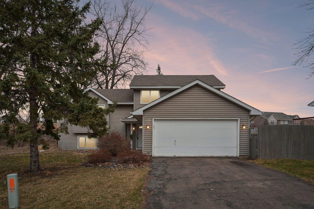 Photo of 1208 Parkwood Court, Burnsville, MN 55337 (MLS # 7037042)