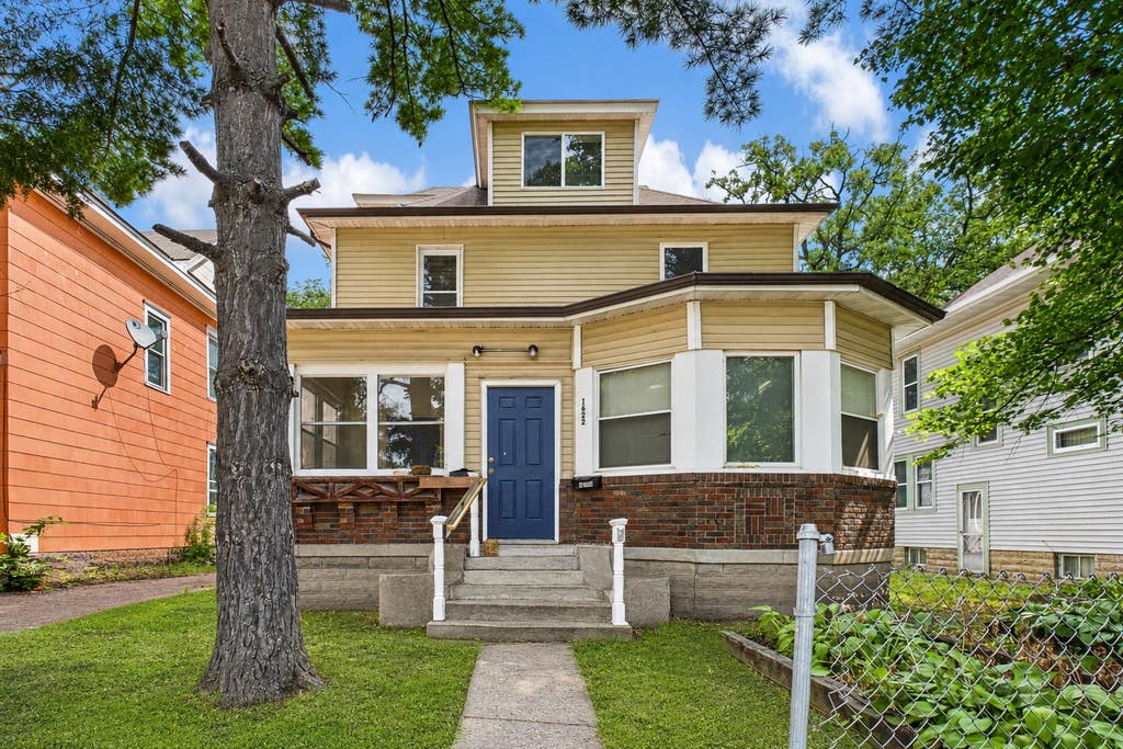 Photo of 1622 Girard Avenue N, Minneapolis, MN 55411 (MLS # 7124625)