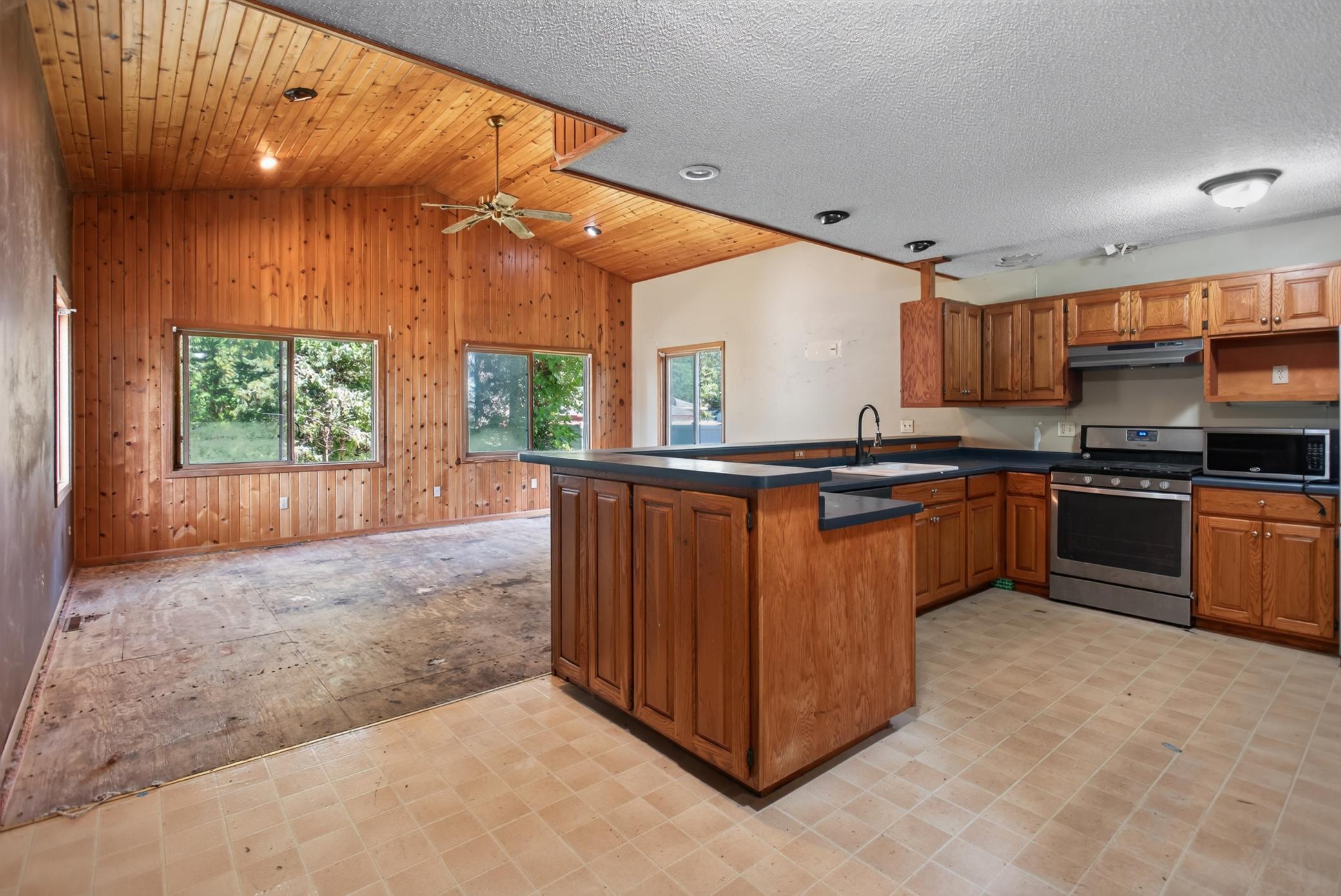 1699 Oakwood Drive
