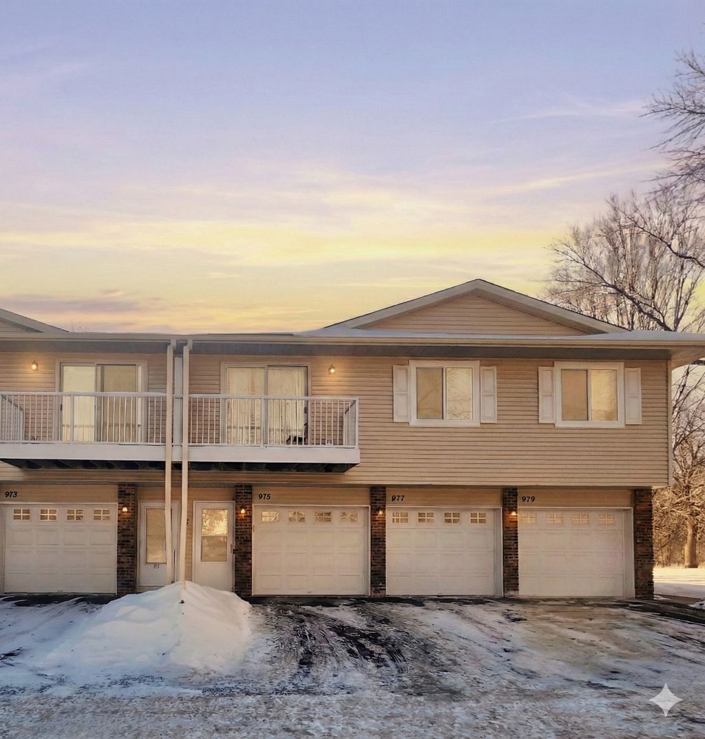 Photo of 975 Pondview Court, Vadnais Heights, MN 55127 (MLS # 7025310)