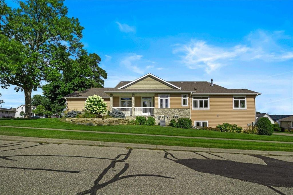 Photo of 1329 S Oak Street, Lake City, MN 55041 (MLS # 7049647)