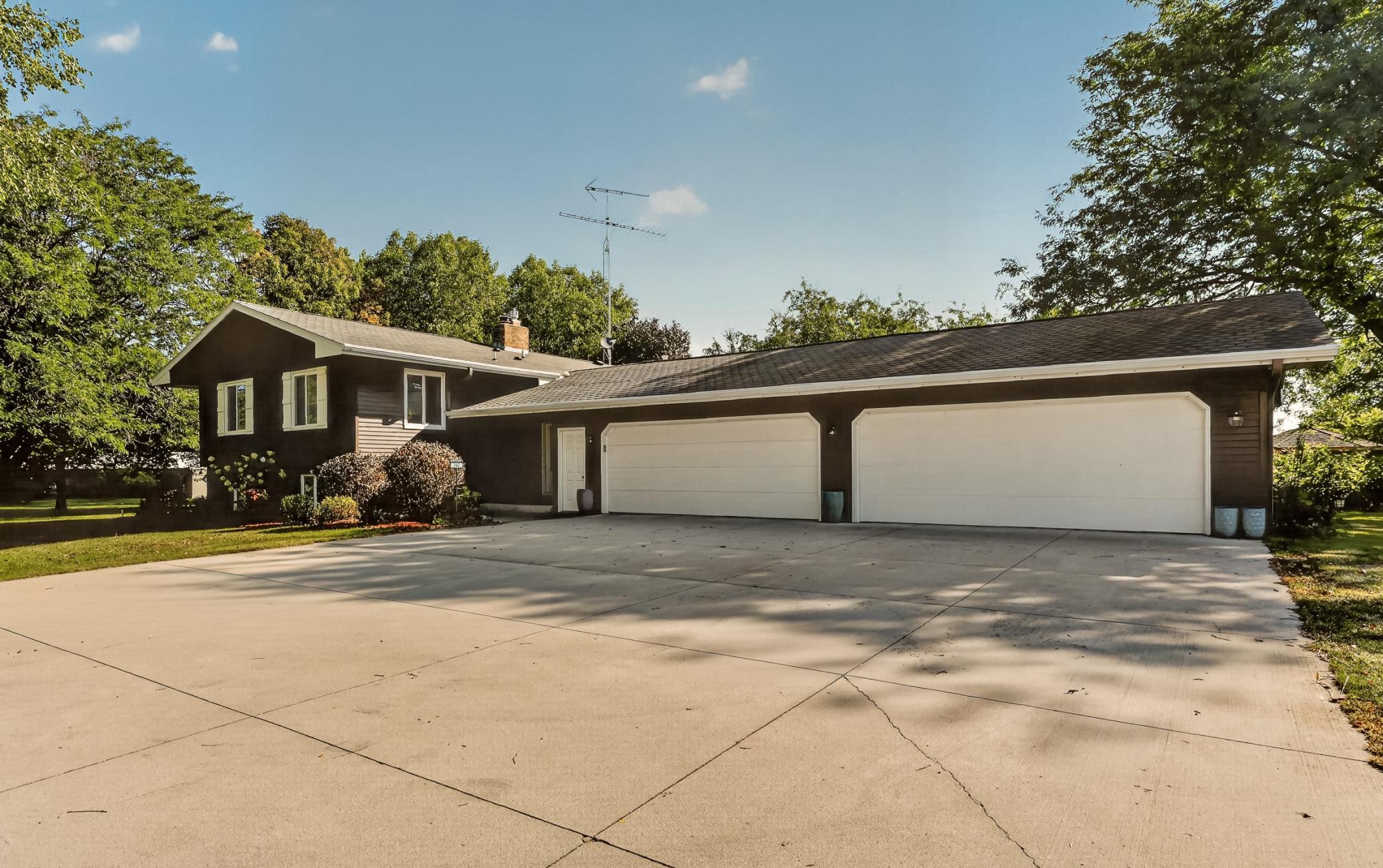 297 Majestic Road NW