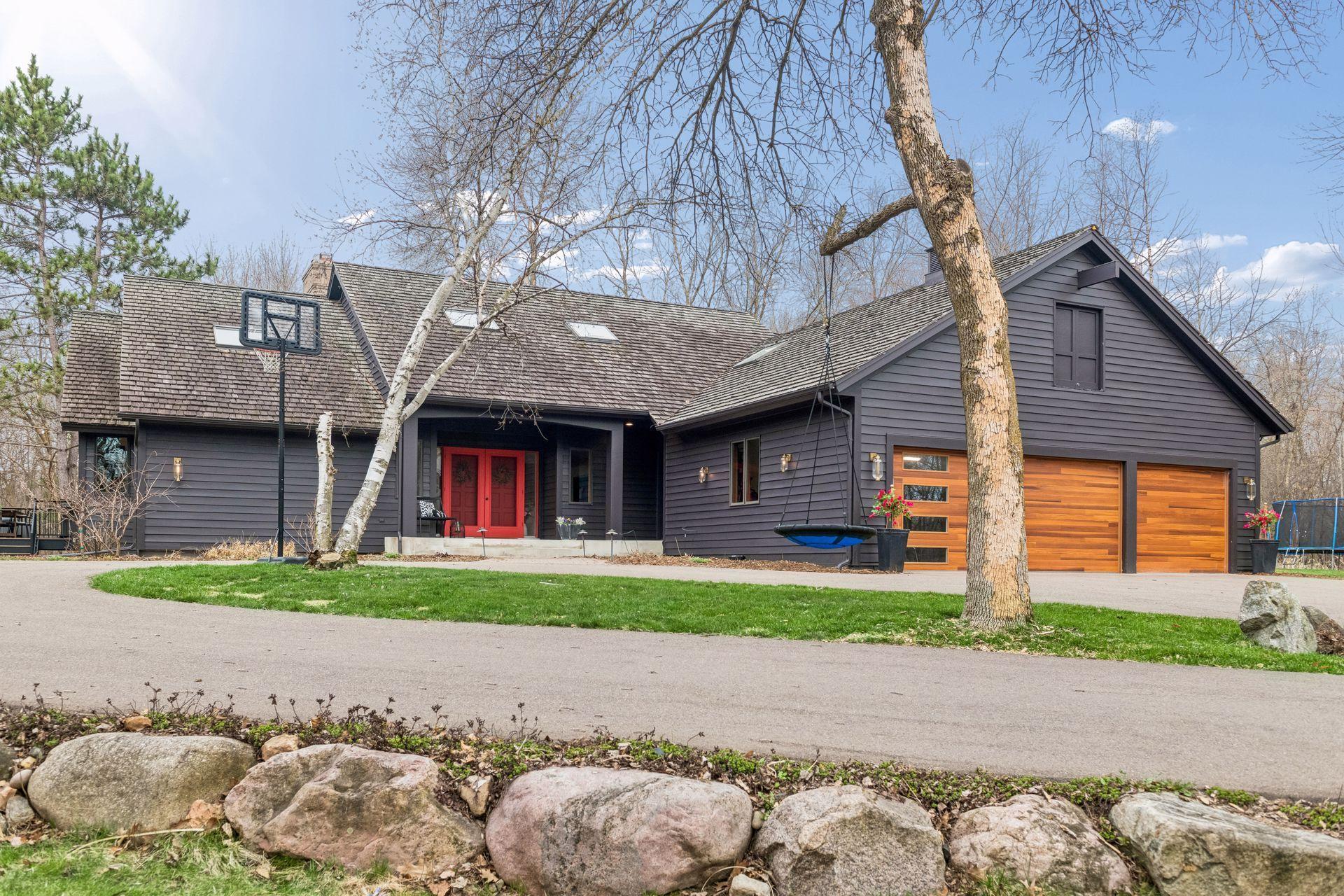 1815 Meadowwoods Trail