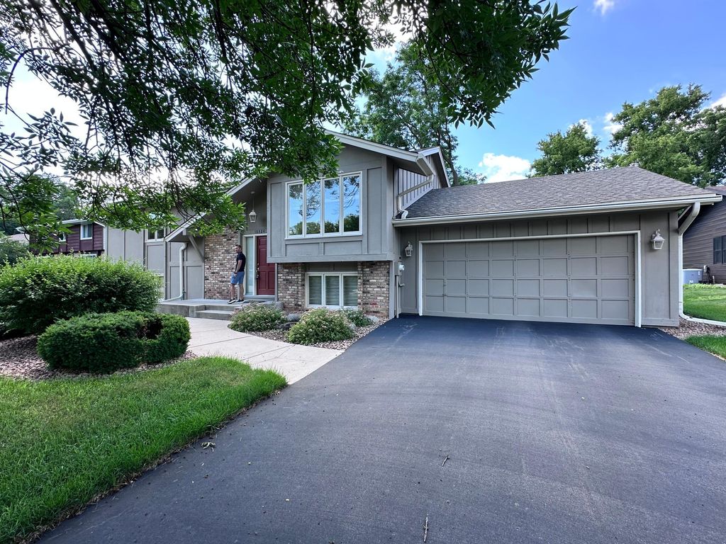 Photo of 10324 Toledo Circle, Bloomington, MN 55437 (MLS # 7100012)