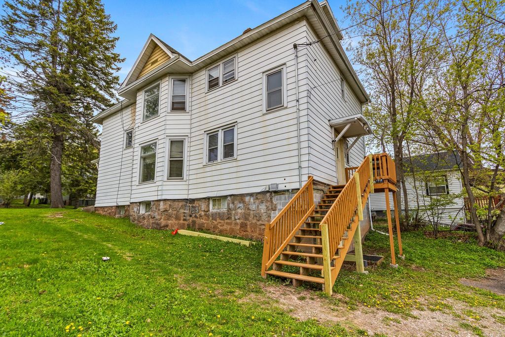 Photo of 1122 E 5th Street, Duluth, MN 55805 (MLS # 7081629)