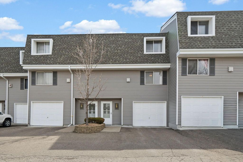 Photo of 418 Dorland Place, Maplewood, MN 55119 (MLS # 7051504)