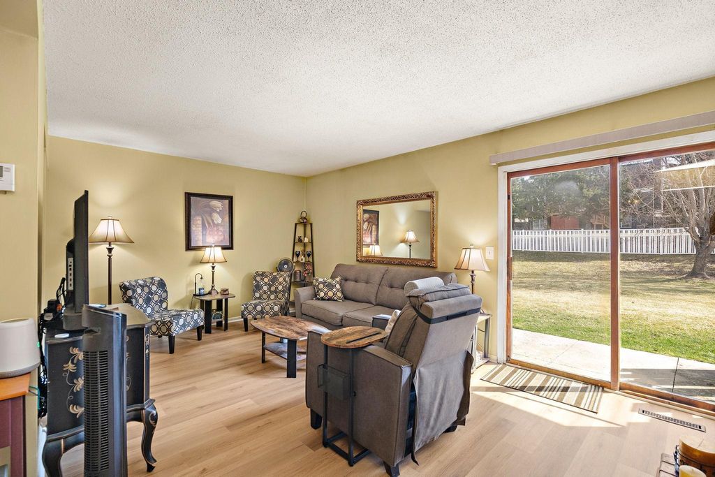 Photo of 418 Dorland Place, Maplewood, MN 55119 (MLS # 7051504)