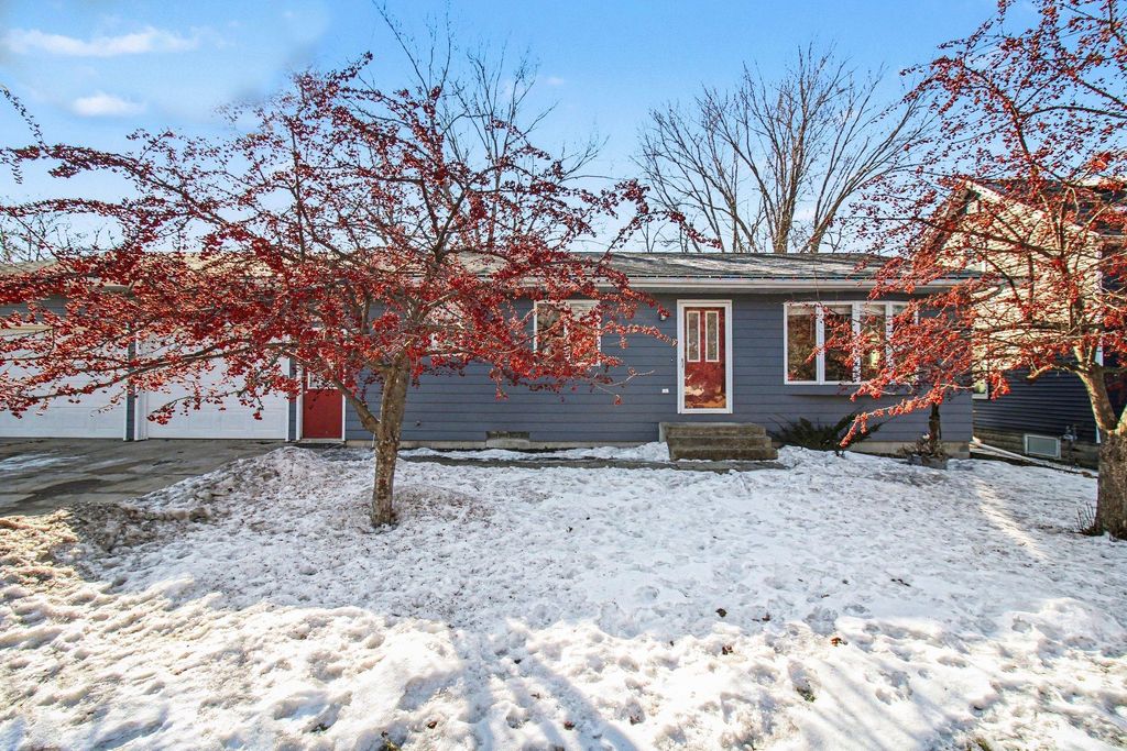 Photo of 239 W Minnesota Street, Le Center, MN 56057 (MLS # 7018607)