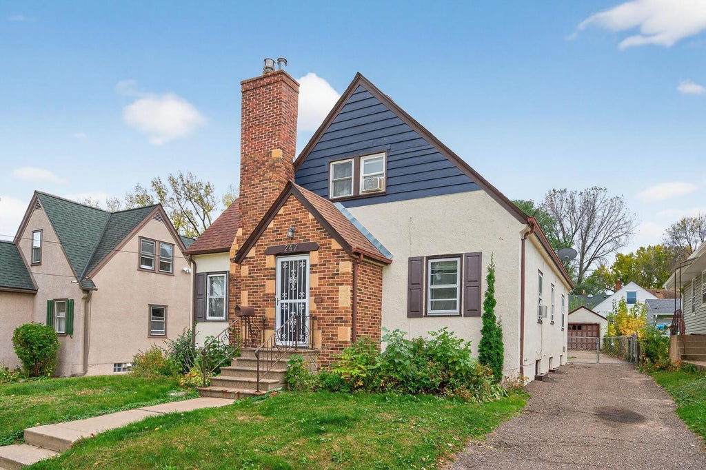 Photo of 242 Annapolis Street W, West Saint Paul, MN 55118 (MLS # 7143277)