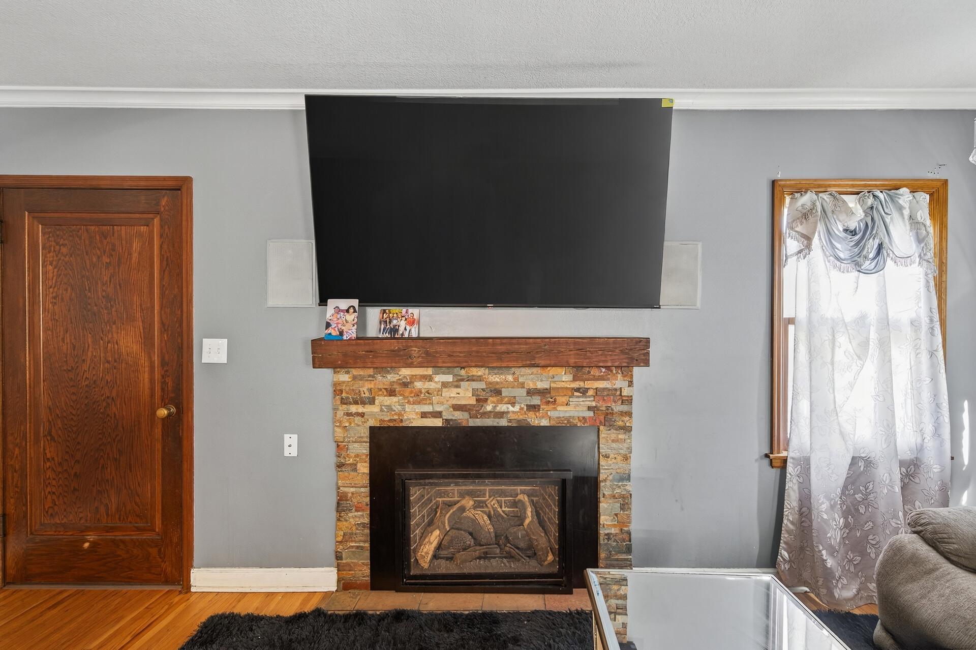 242 Annapolis Street W