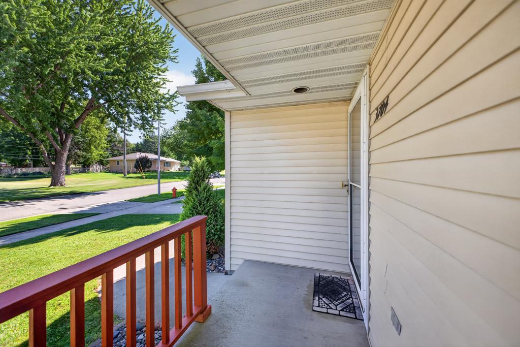 3704 Strathmore Lane SE