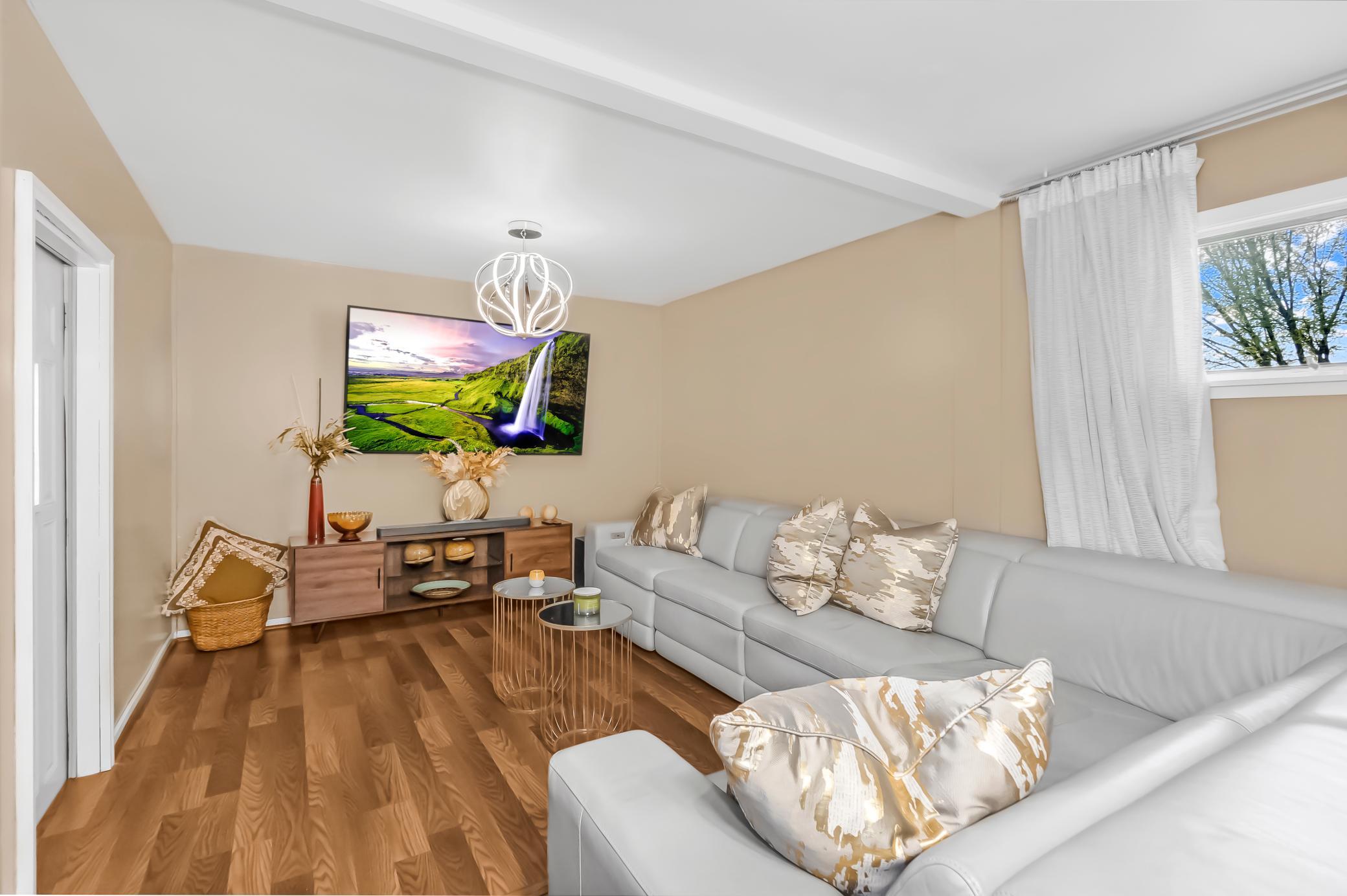 1155 James Ave W