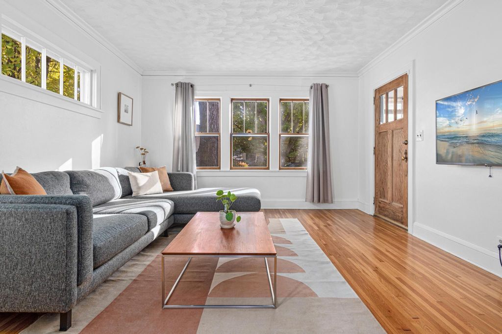 Photo of 711 Sherwood Avenue, Saint Paul, MN 55106 (MLS # 6823291)