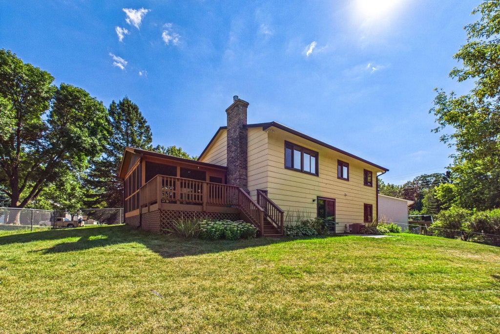 Photo of 1604 Rio Loma Drive, Burnsville, MN 55337 (MLS # 7109243)